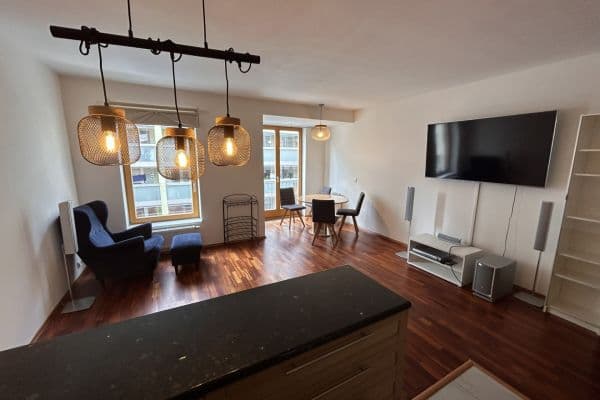 1 bedroom with open-plan kitchen flat to rent, 62 m², Jeseniova, Praha 1 bedroom with open-plan kitchen flat to rent, 62 m², Jeseniova, Praha