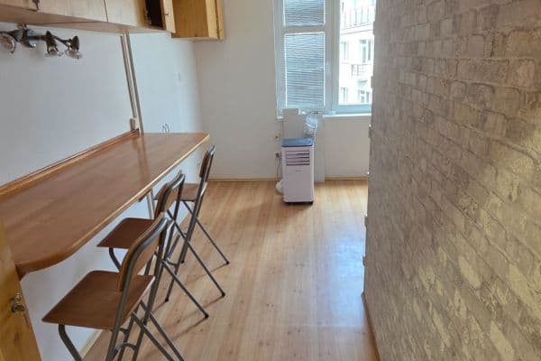 Studio flat to rent, 24 m², Křížová, Praha Studio flat to rent, 24 m², Křížová, Praha