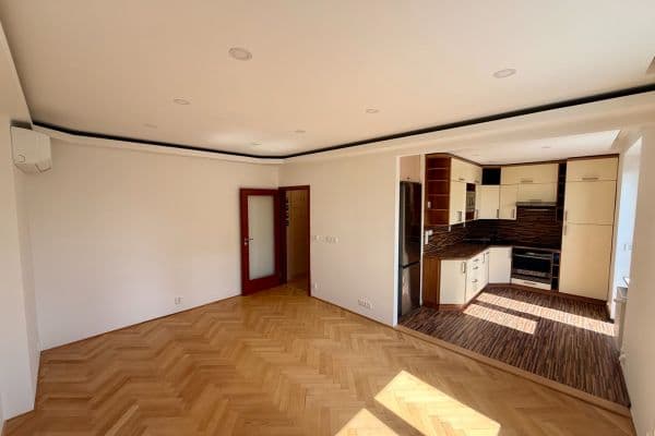1 bedroom with open-plan kitchen flat to rent, 53 m², Roztylské náměstí, Praha 1 bedroom with open-plan kitchen flat to rent, 53 m², Roztylské náměstí, Praha