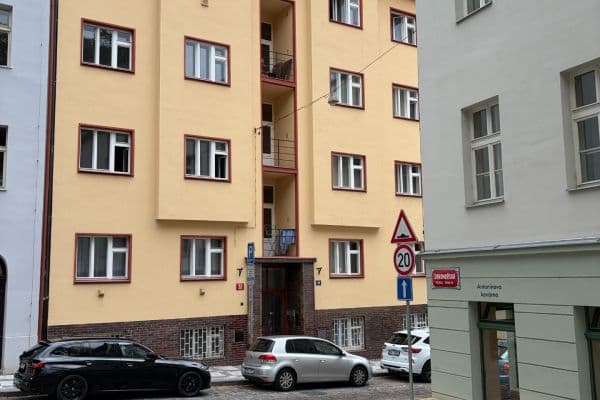 1 bedroom with open-plan kitchen flat to rent, 44 m², Košická, Praha 1 bedroom with open-plan kitchen flat to rent, 44 m², Košická, Praha