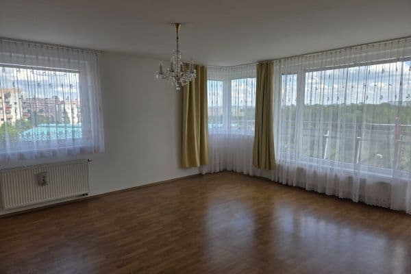2 bedroom with open-plan kitchen flat to rent, 89 m², Symfonická, Praha 2 bedroom with open-plan kitchen flat to rent, 89 m², Symfonická, Praha