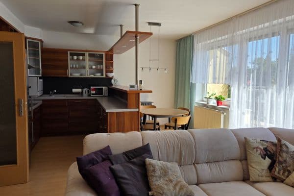 2 bedroom with open-plan kitchen flat to rent, 79 m², Račiněveská, Praha 2 bedroom with open-plan kitchen flat to rent, 79 m², Račiněveská, Praha