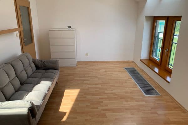 Studio flat to rent, 37 m², Padovská, Praha Studio flat to rent, 37 m², Padovská, Praha