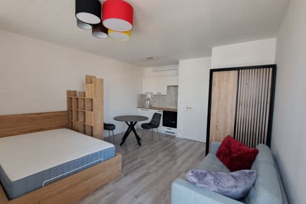 Studio flat to rent, 39 m², Stočesova, Praha Studio flat to rent, 39 m², Stočesova, Praha