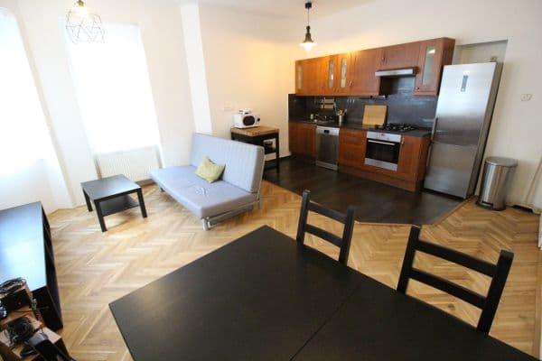 3 bedroom with open-plan kitchen flat to rent, 98 m², Na Zámyšli, Praha 3 bedroom with open-plan kitchen flat to rent, 98 m², Na Zámyšli, Praha