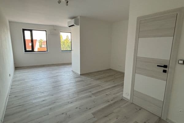Studio flat to rent, 38 m², Táborská, Brno Studio flat to rent, 38 m², Táborská, Brno