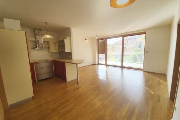 3 bedroom with open-plan kitchen flat for sale, 92 m², Pod Hliništěm, Praha 3 bedroom with open-plan kitchen flat for sale, 92 m², Pod Hliništěm, Praha