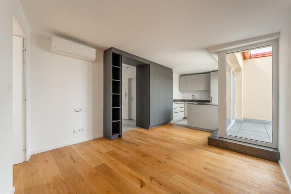 2 bedroom with open-plan kitchen flat to rent, 65 m², U Uranie, Praha 2 bedroom with open-plan kitchen flat to rent, 65 m², U Uranie, Praha