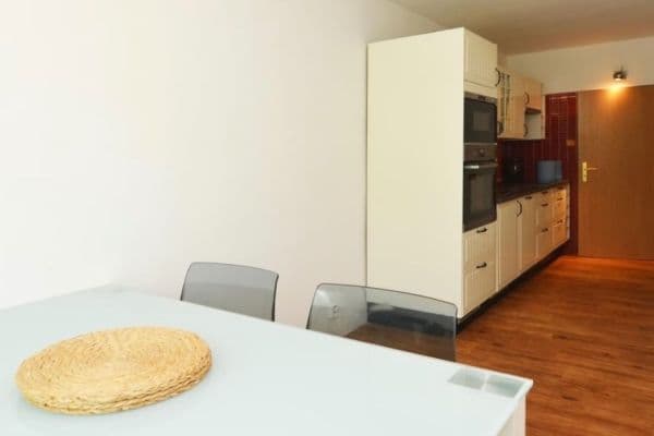 3 bedroom flat to rent, 76 m², Slivenecká, Praha 3 bedroom flat to rent, 76 m², Slivenecká, Praha