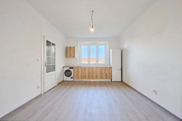 Studio flat to rent, 30 m², Viklefova, Praha Studio flat to rent, 30 m², Viklefova, Praha