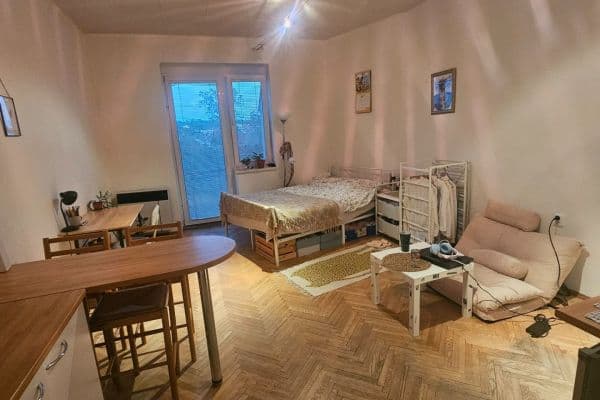 Small studio flat to rent, 31 m², Prosecká, Praha Small studio flat to rent, 31 m², Prosecká, Praha