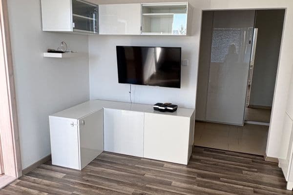 2 bedroom with open-plan kitchen flat to rent, 66 m², Na rovinách, Praha 2 bedroom with open-plan kitchen flat to rent, 66 m², Na rovinách, Praha