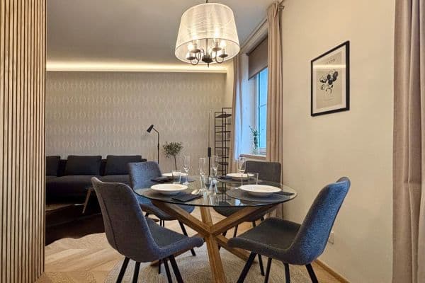 3 bedroom with open-plan kitchen flat to rent, 89 m², Na Zlatnici, Praha 3 bedroom with open-plan kitchen flat to rent, 89 m², Na Zlatnici, Praha