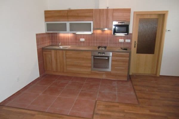 Studio flat to rent, 42 m², U Jezerky, Praha Studio flat to rent, 42 m², U Jezerky, Praha