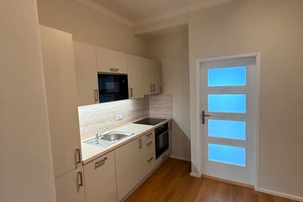2 bedroom with open-plan kitchen flat to rent, 75 m², V Horní Stromce, Praha 2 bedroom with open-plan kitchen flat to rent, 75 m², V Horní Stromce, Praha