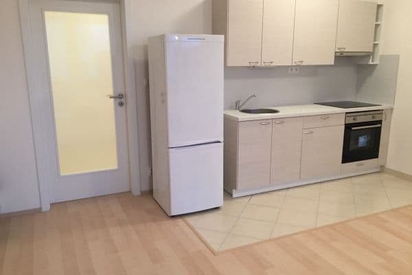 Studio flat to rent, 35 m², Modenská, Praha Studio flat to rent, 35 m², Modenská, Praha