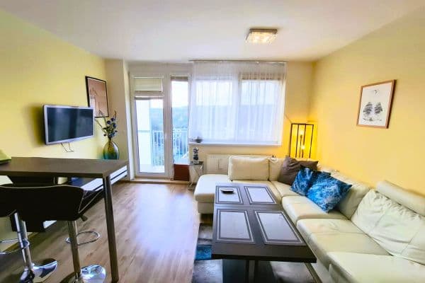 1 bedroom with open-plan kitchen flat to rent, 48 m², Jeřabinová, Praha 1 bedroom with open-plan kitchen flat to rent, 48 m², Jeřabinová, Praha