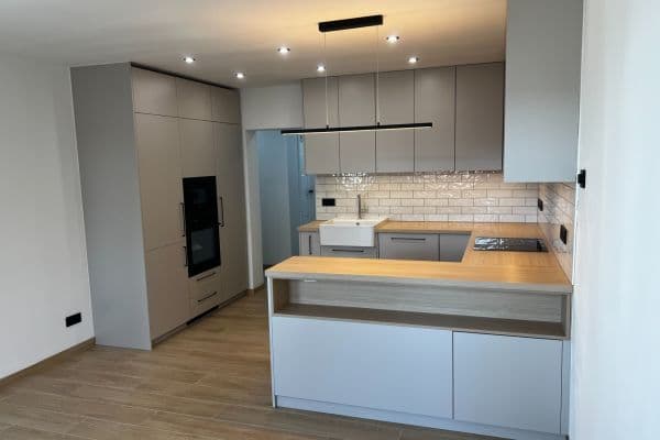 3 bedroom with open-plan kitchen flat to rent, 73 m², Branická, Praha 3 bedroom with open-plan kitchen flat to rent, 73 m², Branická, Praha