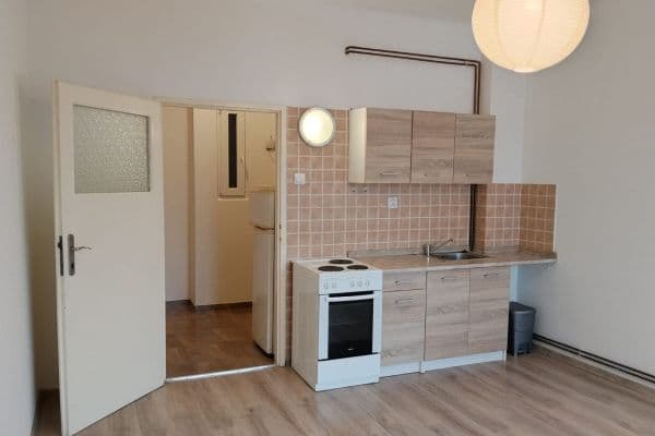 Studio flat to rent, 36 m², Školní, Praha Studio flat to rent, 36 m², Školní, Praha