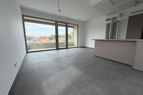 3 bedroom with open-plan kitchen flat to rent, 86 m², Praha 3 bedroom with open-plan kitchen flat to rent, 86 m², Praha