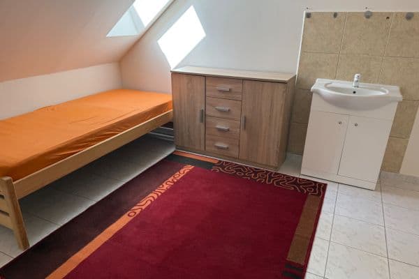 Studio flat to rent, 18 m², V Podlískách, Braškov Studio flat to rent, 18 m², V Podlískách, Braškov
