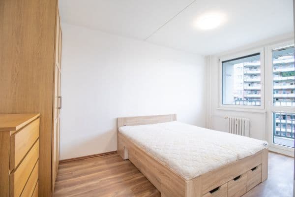 2 bedroom with open-plan kitchen flat to rent, 65 m², Bazovského, Praha 2 bedroom with open-plan kitchen flat to rent, 65 m², Bazovského, Praha