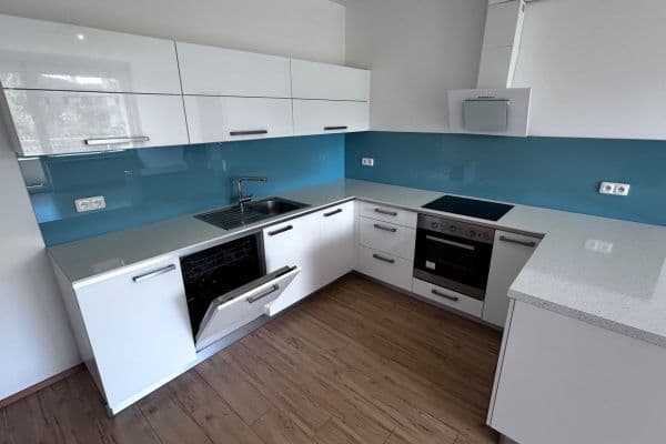 2 bedroom with open-plan kitchen flat to rent, 66 m², Pavla Beneše, Praha 2 bedroom with open-plan kitchen flat to rent, 66 m², Pavla Beneše, Praha