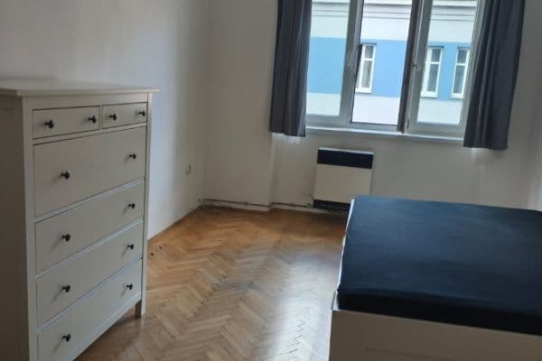 3 bedroom flat to rent, 87 m², V Mezihoří, Praha 3 bedroom flat to rent, 87 m², V Mezihoří, Praha