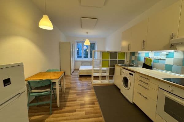 Small studio flat to rent, 25 m², U Parního mlýna, Praha Small studio flat to rent, 25 m², U Parního mlýna, Praha