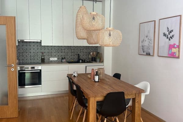 3 bedroom with open-plan kitchen flat to rent, 124 m², Pod Dvorem, Praha 3 bedroom with open-plan kitchen flat to rent, 124 m², Pod Dvorem, Praha