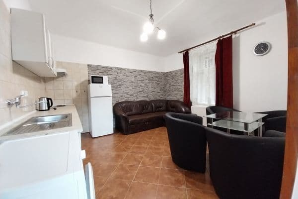 1 bedroom with open-plan kitchen flat to rent, 42 m², Slivenecká, Praha 1 bedroom with open-plan kitchen flat to rent, 42 m², Slivenecká, Praha