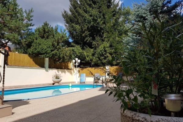 4 bedroom with open-plan kitchen flat to rent, 260 m², U Waltrovky, Praha 4 bedroom with open-plan kitchen flat to rent, 260 m², U Waltrovky, Praha