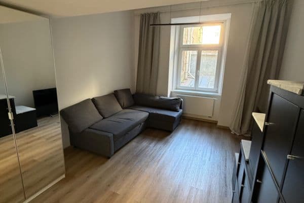 1 bedroom with open-plan kitchen flat to rent, 38 m², Brožíkova, Praha 1 bedroom with open-plan kitchen flat to rent, 38 m², Brožíkova, Praha