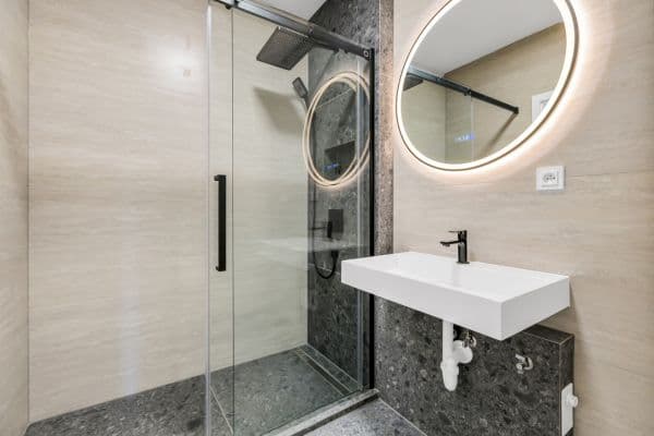 1 bedroom with open-plan kitchen flat for sale, 65 m², Zlonická, Praha 1 bedroom with open-plan kitchen flat for sale, 65 m², Zlonická, Praha