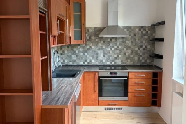 2 bedroom with open-plan kitchen flat to rent, 65 m², Zdíkovská, Praha 2 bedroom with open-plan kitchen flat to rent, 65 m², Zdíkovská, Praha