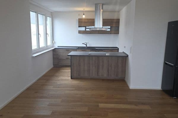4 bedroom with open-plan kitchen flat to rent, 135 m², Camererweg 42, Esslingen am Neckar 4 bedroom with open-plan kitchen flat to rent, 135 m², Camererweg 42, Esslingen am Neckar