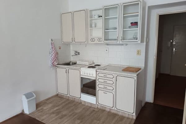 Studio flat to rent, 28 m², Jeremenkova, Praha Studio flat to rent, 28 m², Jeremenkova, Praha