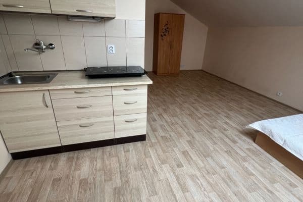 Studio flat to rent, 30 m², Ke starým rybníkům, Praha Studio flat to rent, 30 m², Ke starým rybníkům, Praha