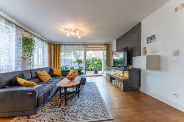 3 bedroom with open-plan kitchen flat for sale, 115 m², Mezilehlá, Praha 3 bedroom with open-plan kitchen flat for sale, 115 m², Mezilehlá, Praha