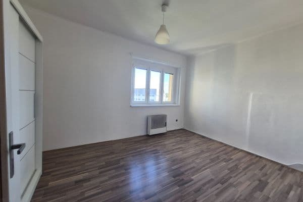1 bedroom with open-plan kitchen flat to rent, 52 m², Limuzská, Praha 1 bedroom with open-plan kitchen flat to rent, 52 m², Limuzská, Praha