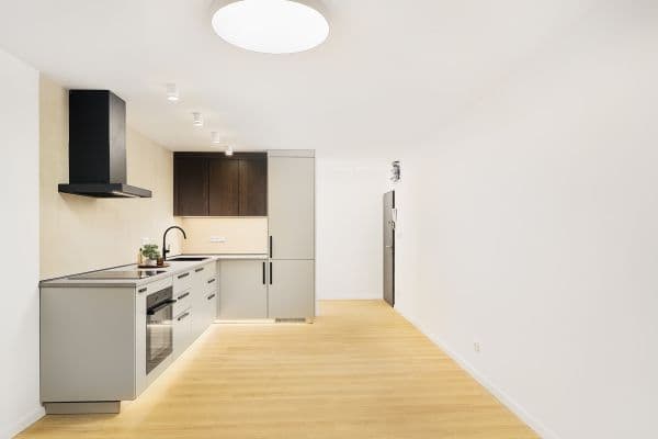3 bedroom with open-plan kitchen flat for sale, 73 m², Lovosická, Praha 3 bedroom with open-plan kitchen flat for sale, 73 m², Lovosická, Praha