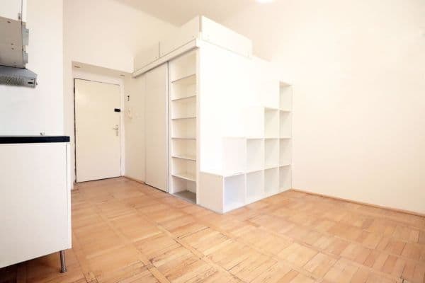 Studio flat to rent, 20 m², Holečkova, Praha Studio flat to rent, 20 m², Holečkova, Praha