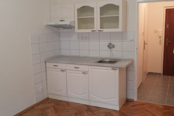 Studio flat to rent, 17 m², Bajkalská, Praha Studio flat to rent, 17 m², Bajkalská, Praha