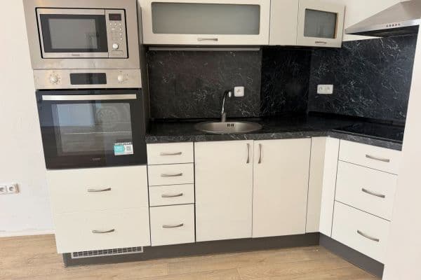 1 bedroom with open-plan kitchen flat to rent, 48 m², Husova, Pardubice 1 bedroom with open-plan kitchen flat to rent, 48 m², Husova, Pardubice