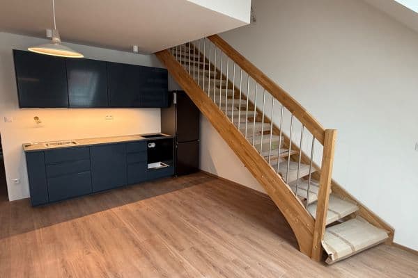 3 bedroom with open-plan kitchen flat to rent, 130 m², Chodská, Praha 3 bedroom with open-plan kitchen flat to rent, 130 m², Chodská, Praha
