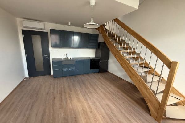 3 bedroom with open-plan kitchen flat to rent, 130 m², Chodská, Praha 3 bedroom with open-plan kitchen flat to rent, 130 m², Chodská, Praha