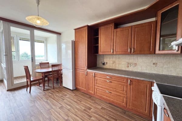 2 bedroom with open-plan kitchen flat to rent, 72 m², Hlivická, Praha 2 bedroom with open-plan kitchen flat to rent, 72 m², Hlivická, Praha