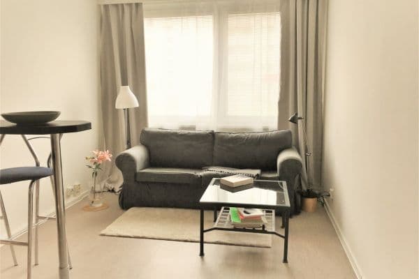 1 bedroom with open-plan kitchen flat to rent, 39 m², Bryksova, Praha 1 bedroom with open-plan kitchen flat to rent, 39 m², Bryksova, Praha