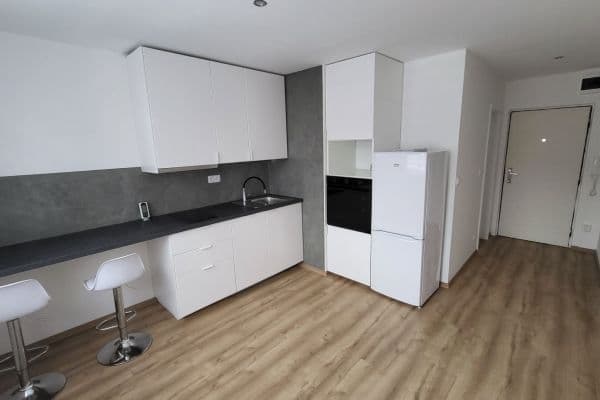1 bedroom with open-plan kitchen flat to rent, 37 m², Kryblická, Trutnov, Královéhradecký Region 1 bedroom with open-plan kitchen flat to rent, 37 m², Kryblická, Trutnov, Královéhradecký Region