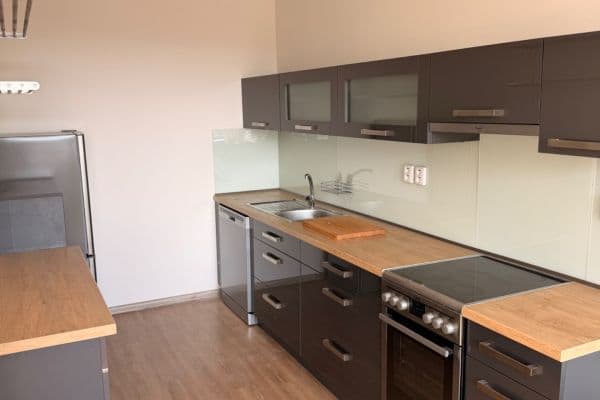 3 bedroom with open-plan kitchen flat to rent, 100 m², Bochovská, Praha 3 bedroom with open-plan kitchen flat to rent, 100 m², Bochovská, Praha